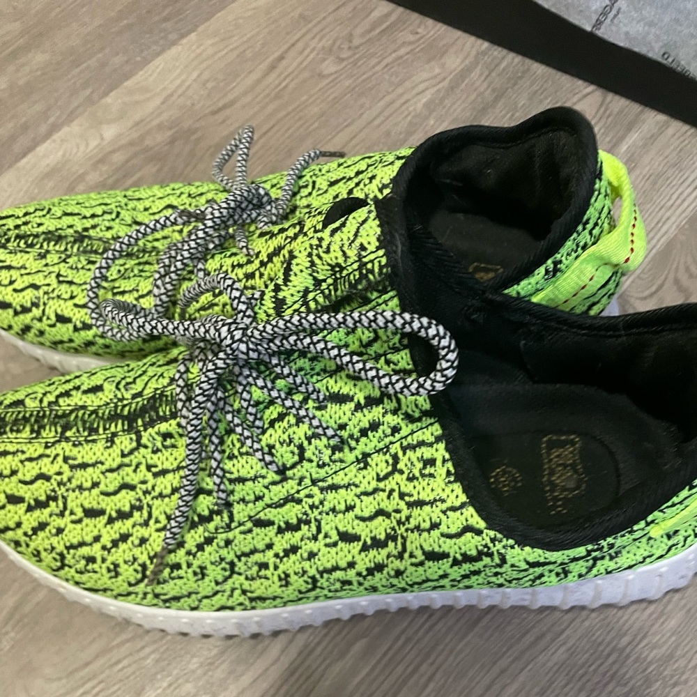 Fun shoes - Picture 2 of 3
